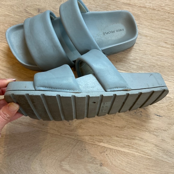 Free People slides - Picture 2 of 3
